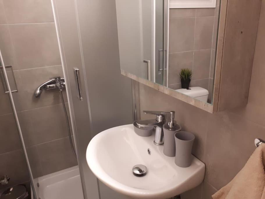 Cozy Seaside Apartment Loutraki Kültér fotó
