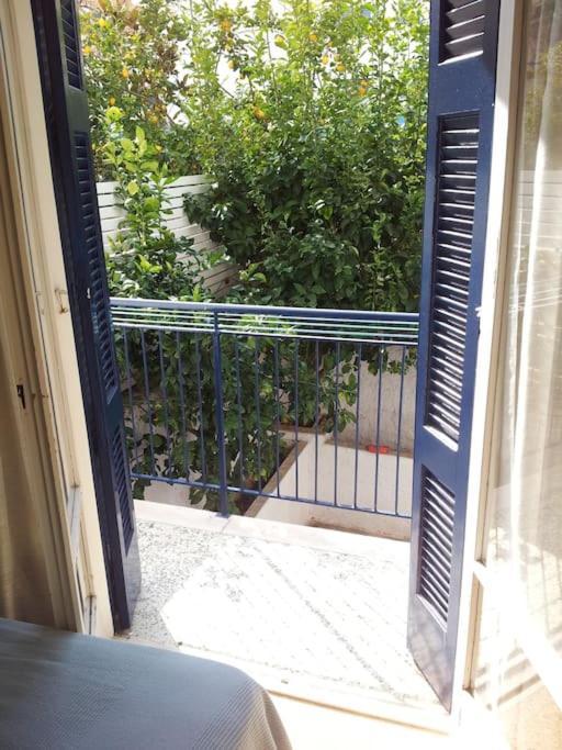 Cozy Seaside Apartment Loutraki Kültér fotó