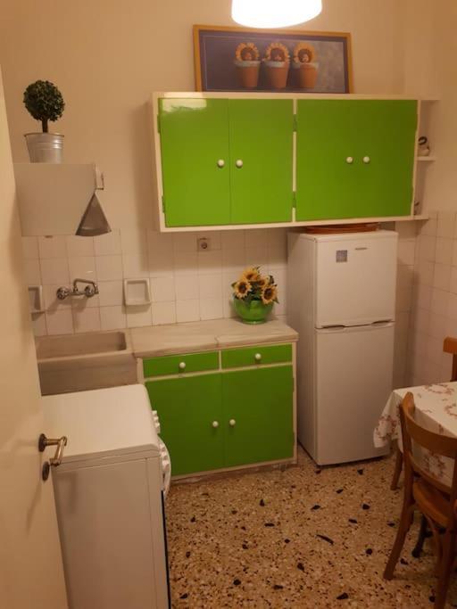 Cozy Seaside Apartment Loutraki Kültér fotó