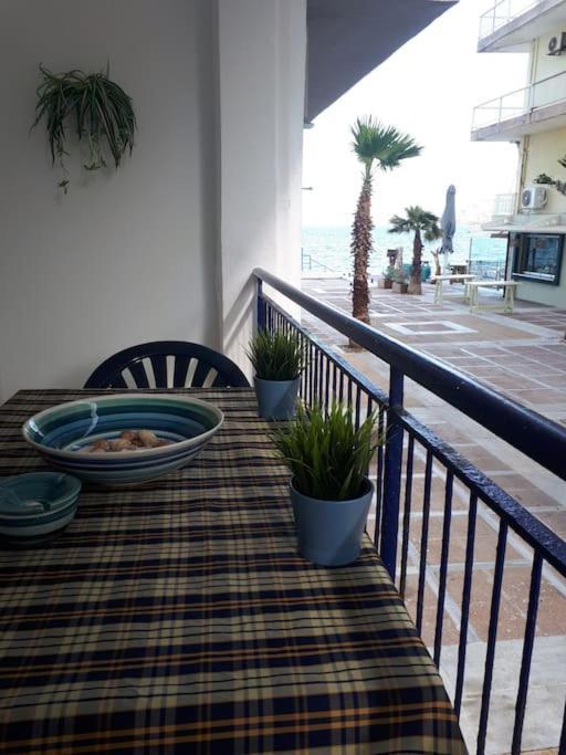 Cozy Seaside Apartment Loutraki Kültér fotó